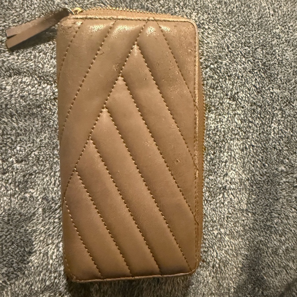 Tory Burch Tan Quilted Wallet - Picture 4 of 8